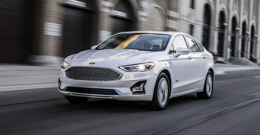  Ford Fusion Energi 2018 года  (фото 1 из 26)